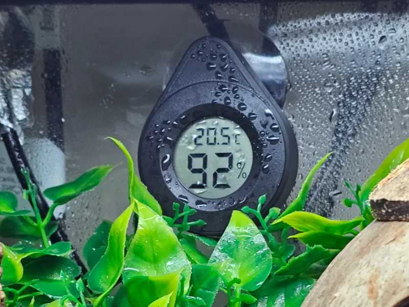 hydrometer mount for angled mounting clips