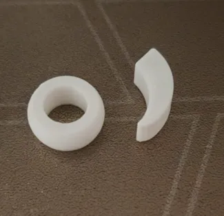 monili dentini e anello goco da tavolo stone age