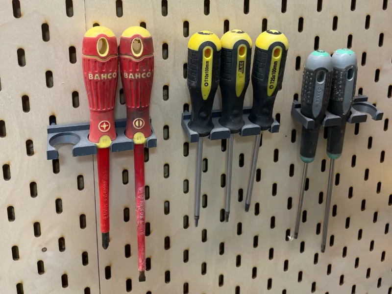 Skadis screwdriver