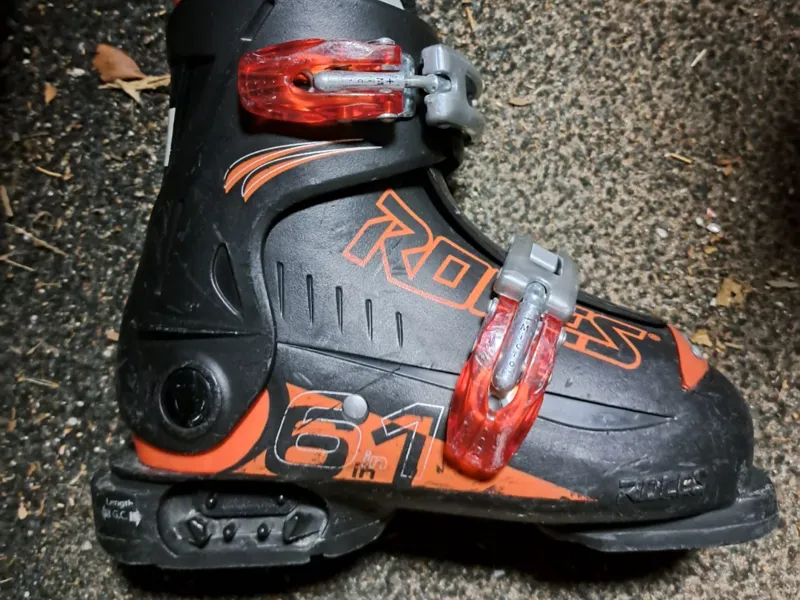 Adjustable ski shoe adapter