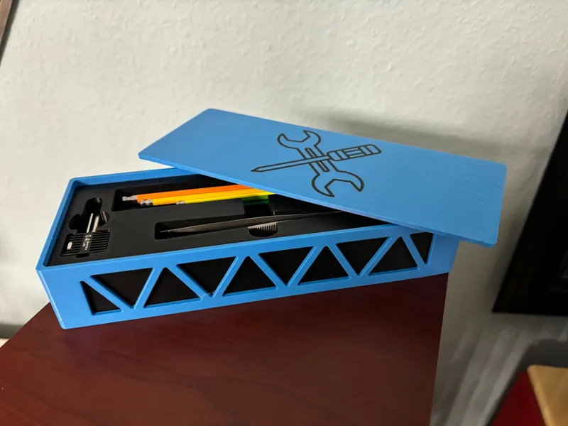 Werkzeug - Toolbox mit Deckel
