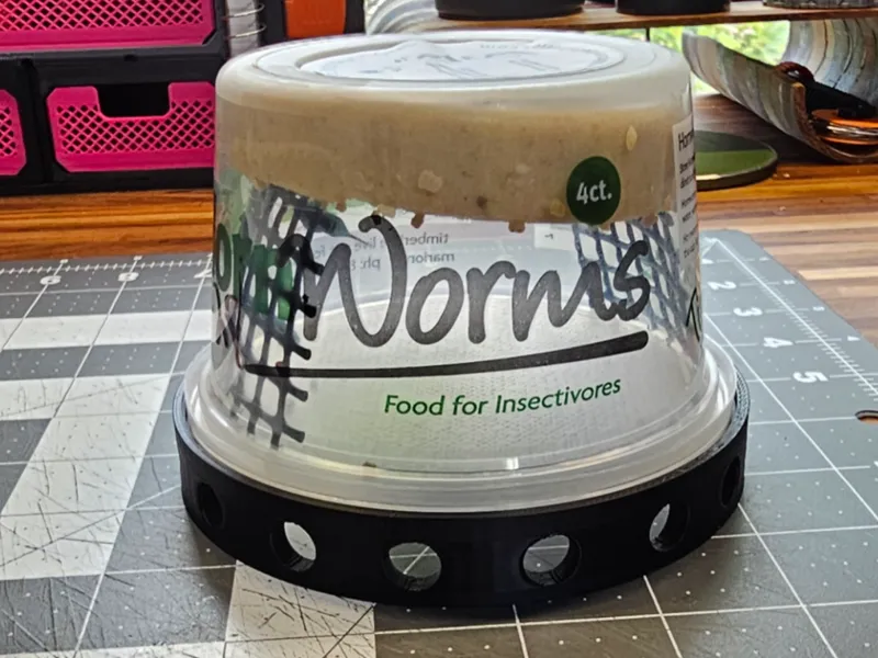 Hornworm Container Lift