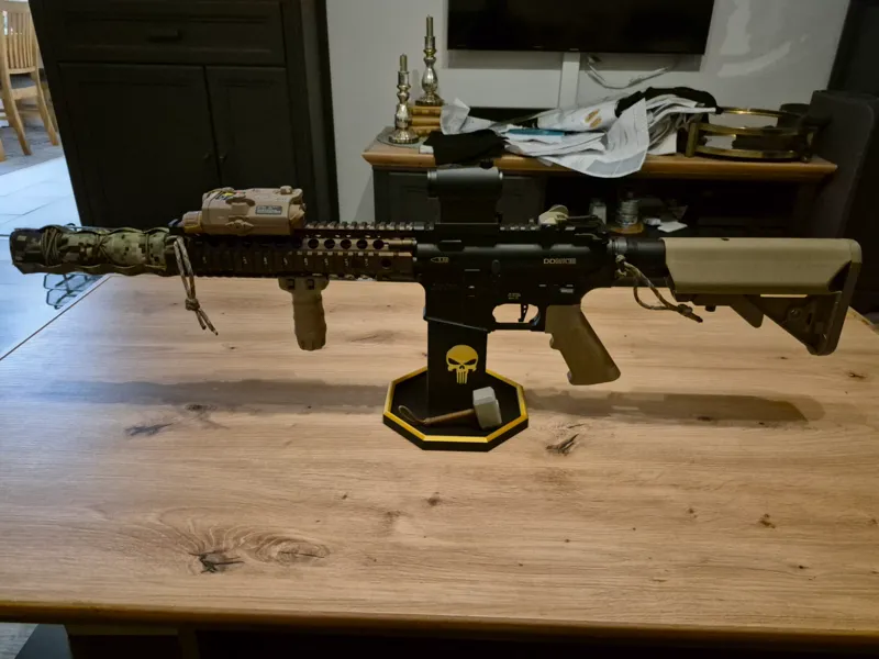 Tischaufsteller für AR15 Modelle