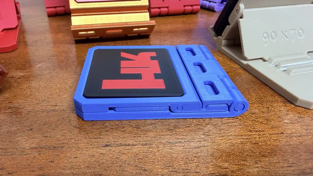 Phone Stand with Customizable Labels - Free 3D Print Model - MakerWorld