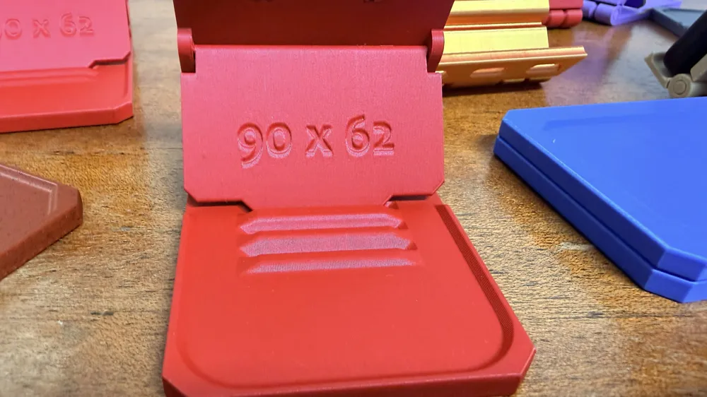 Phone Stand with Customizable Labels - Free 3D Print Model - MakerWorld