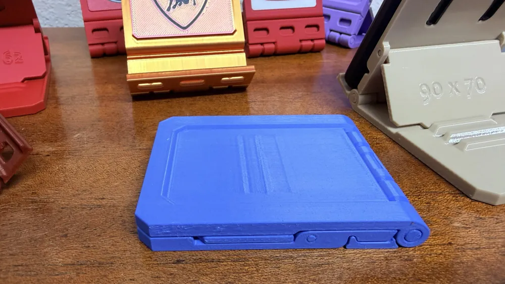 Phone Stand with Customizable Labels - Free 3D Print Model - MakerWorld