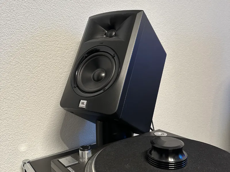 Simple monitor speaker angled stand