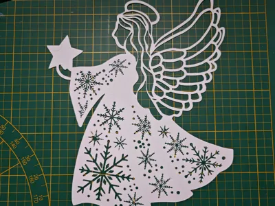 Big Angel in the window (velký anděl do okna)