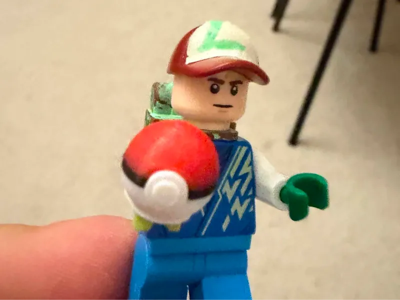Minifigure Size Pokeball AMS