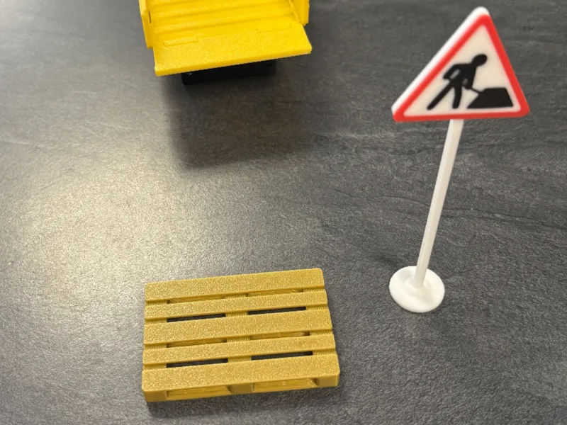 1:18 Scale EuroPallet – Compatible with CyberBrick