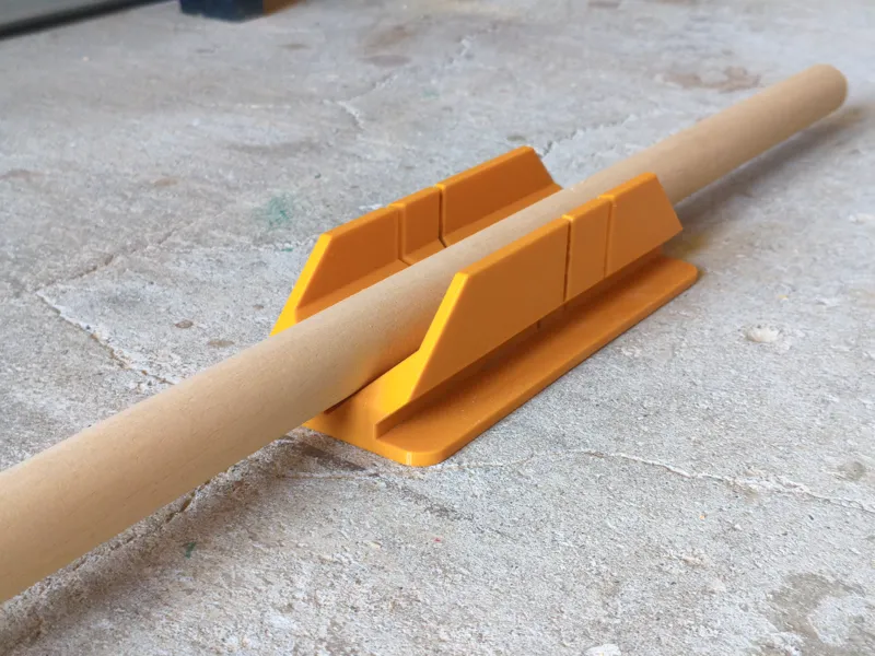 Miter saw box with V base