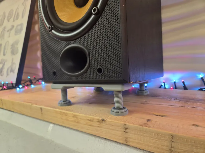 Stand with adjustable feet