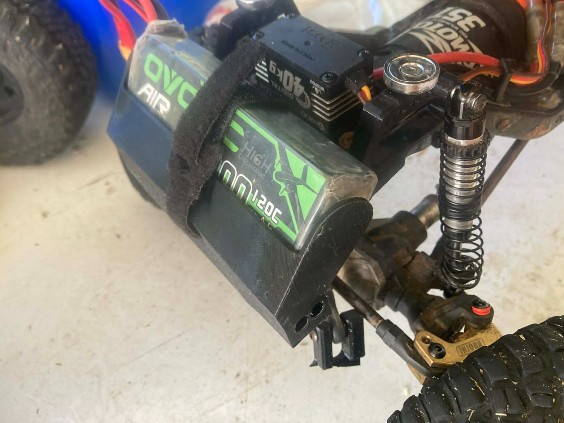 trx-4 front battery mount