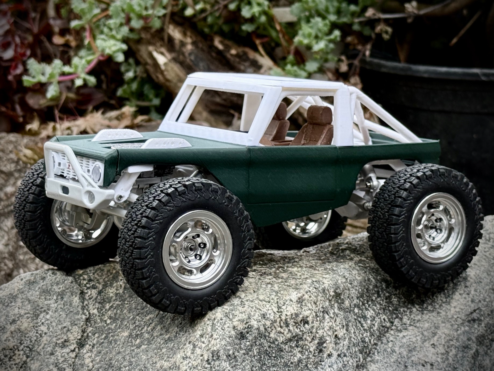 SCX24 Breakwater Bronco Chassis and Body - 1