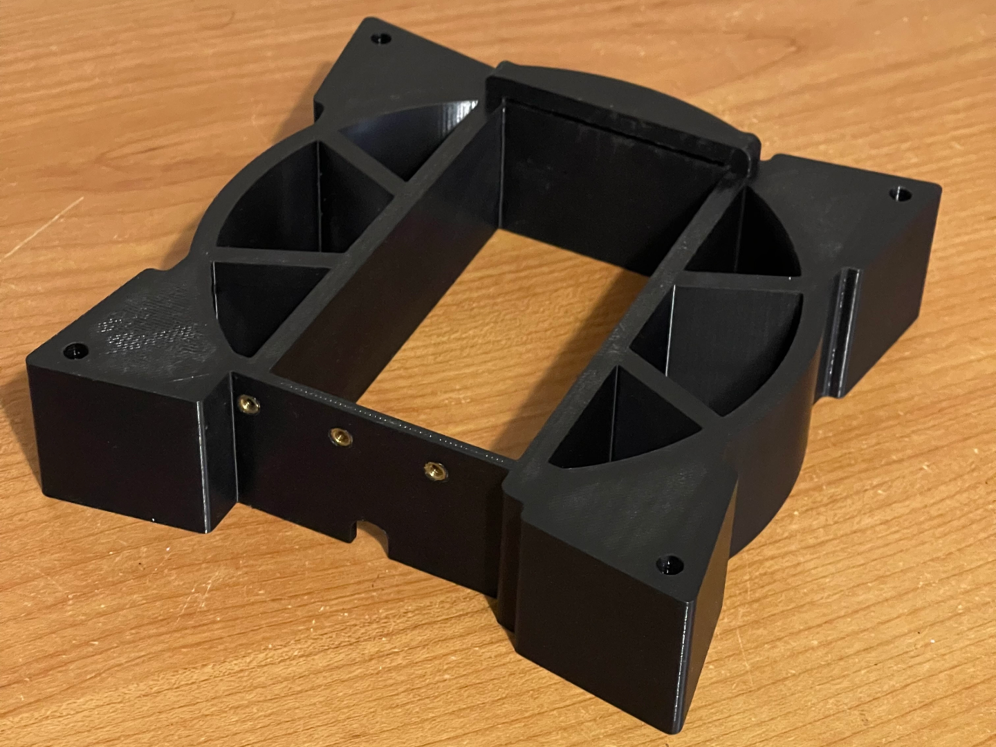 GPU mount on 140mm fan