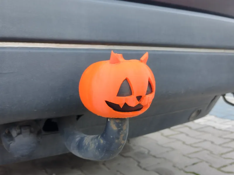Pumpkin Cat on tow hook