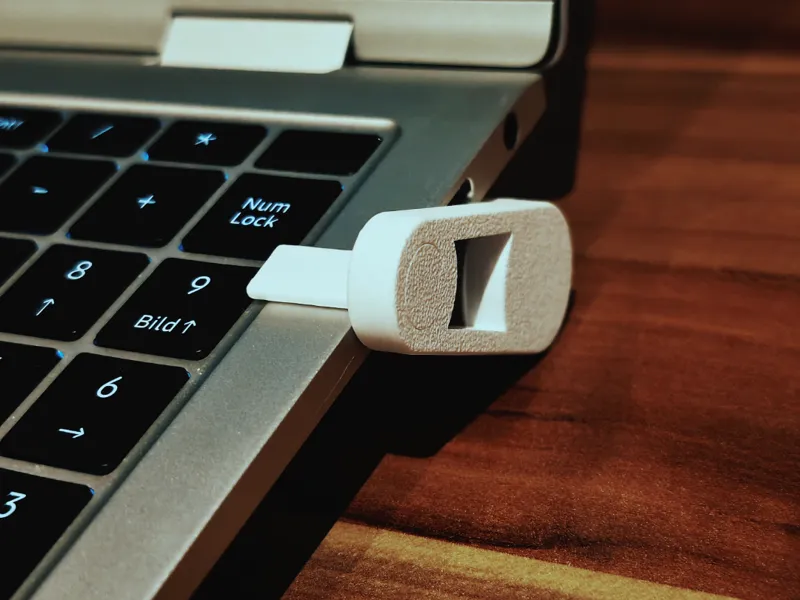 Laptop riser (closable notebook) adjustable angle