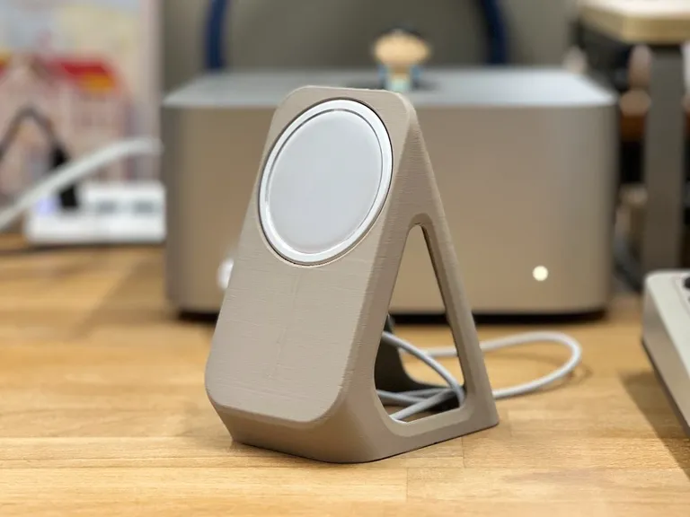 006. Minimal Magsafe holder