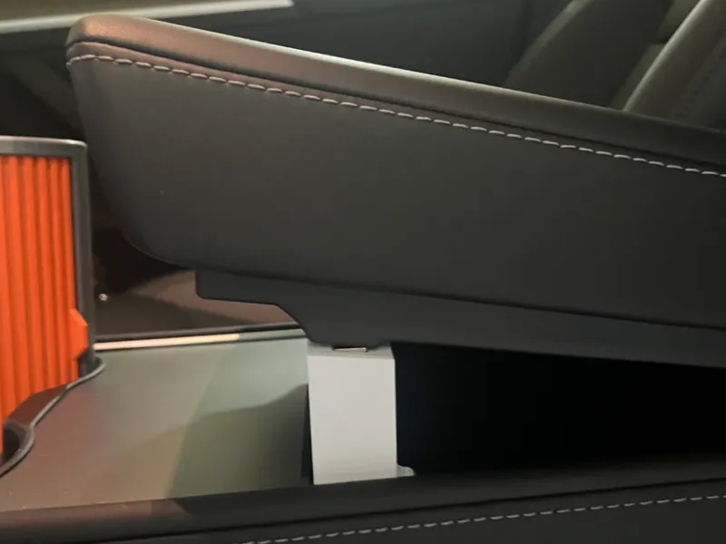 Tesla MY Arm Rest Lifter / Armauflage Erhöhung