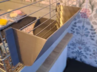 Hay feeder for guinea pigs