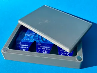 contact lens travel case w. magnetic lid (3 pairs)