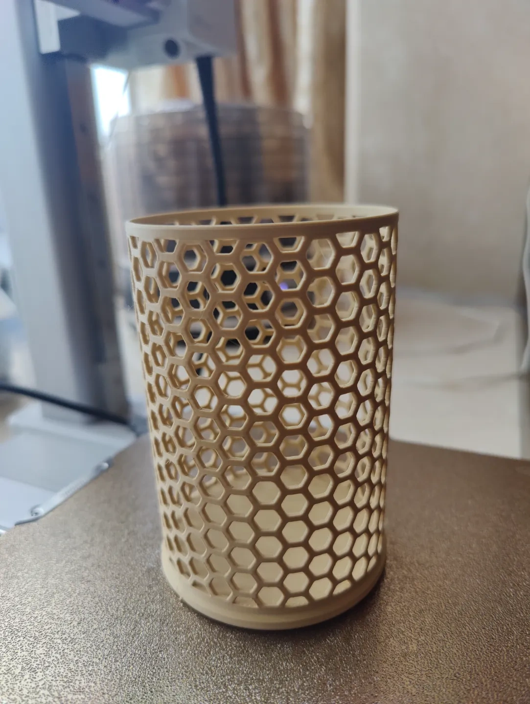 Miniatura 1 do modelo 3D 简单的镂空小笔筒