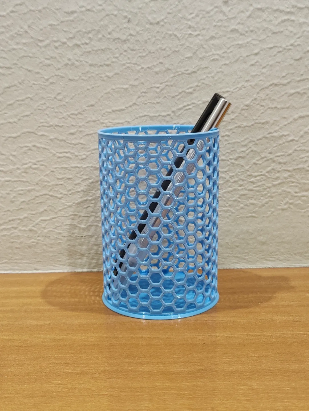 Miniatura 4 do modelo 3D 简单的镂空小笔筒