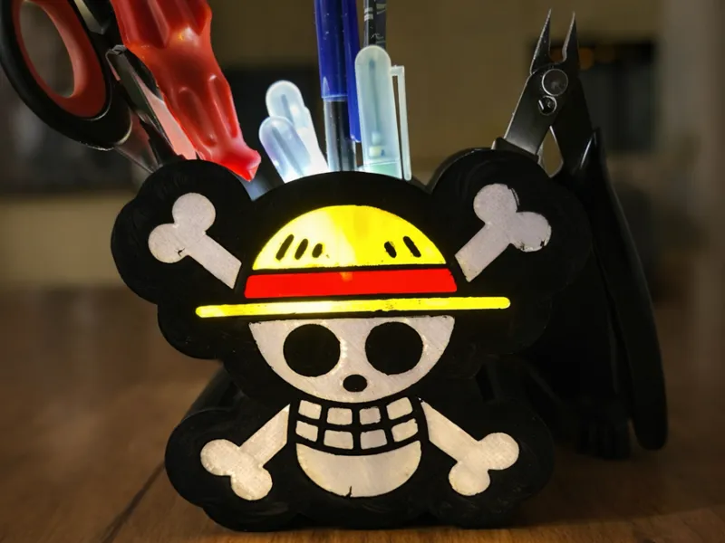 LED Straw Hat Skull Pen Holder–RGB Desk Organizer 