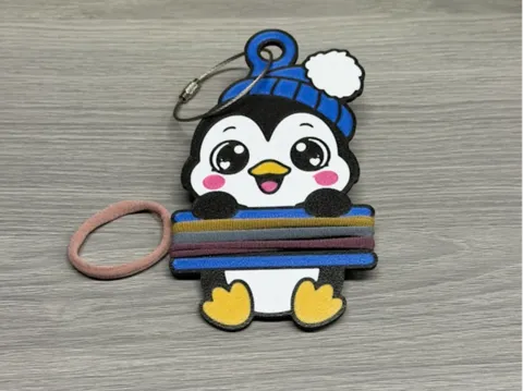 Accesorio para sujetar ligas de cabello: Penguin Hair Tie Holder Keychain — referencia de MakerWorld