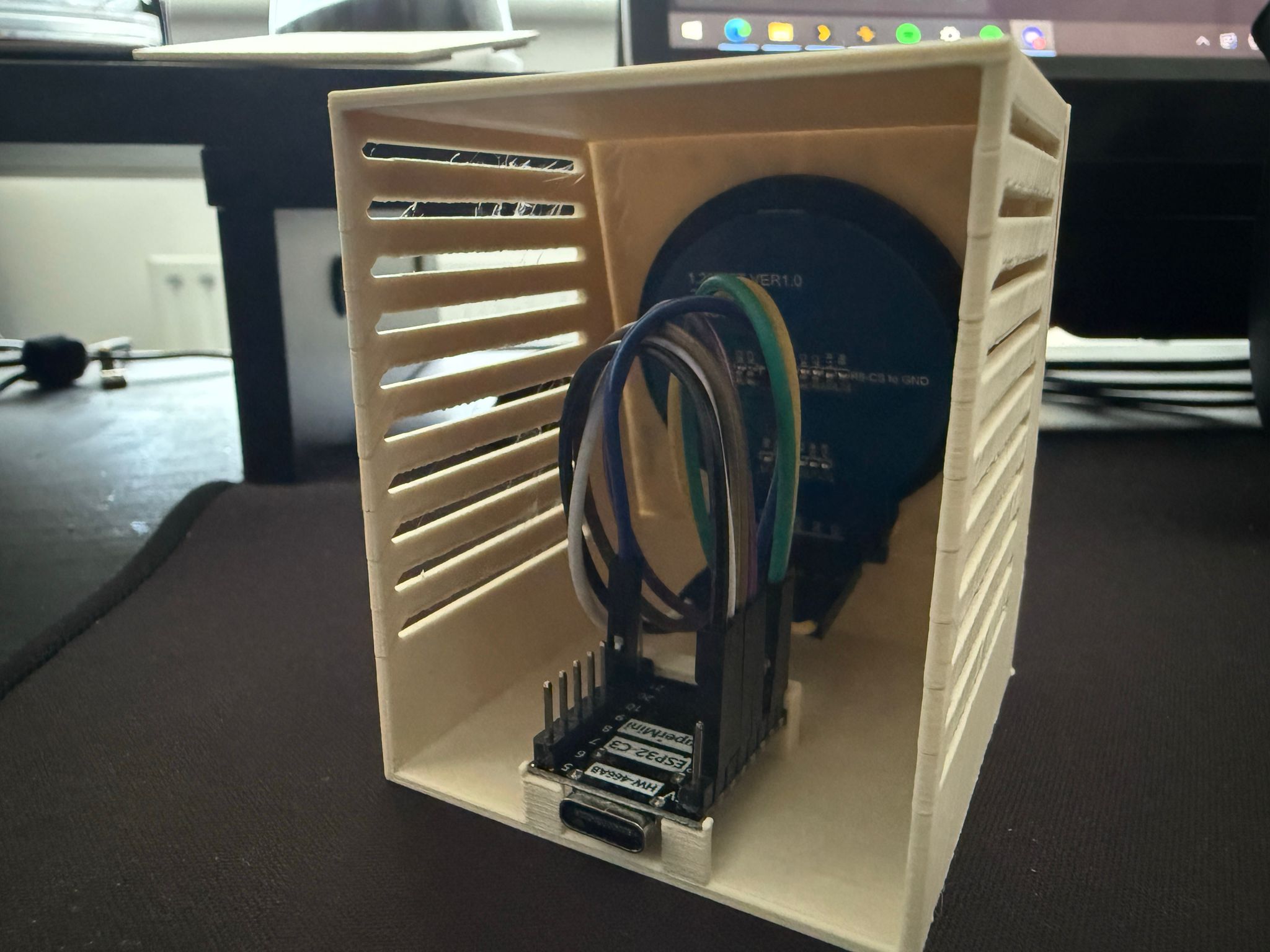 Miniatura 2 do modelo 3D ESP32-Plane-Radar