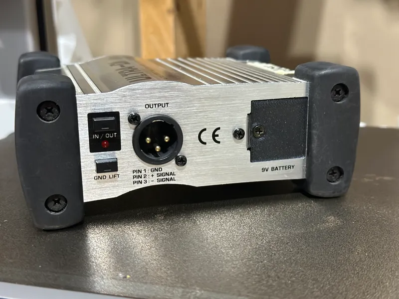 Behringer ULTRA-DI DI100, GI100 Battery Cover Door