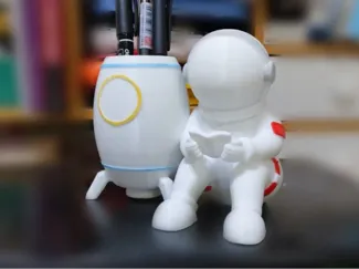 宇航员笔筒摆件