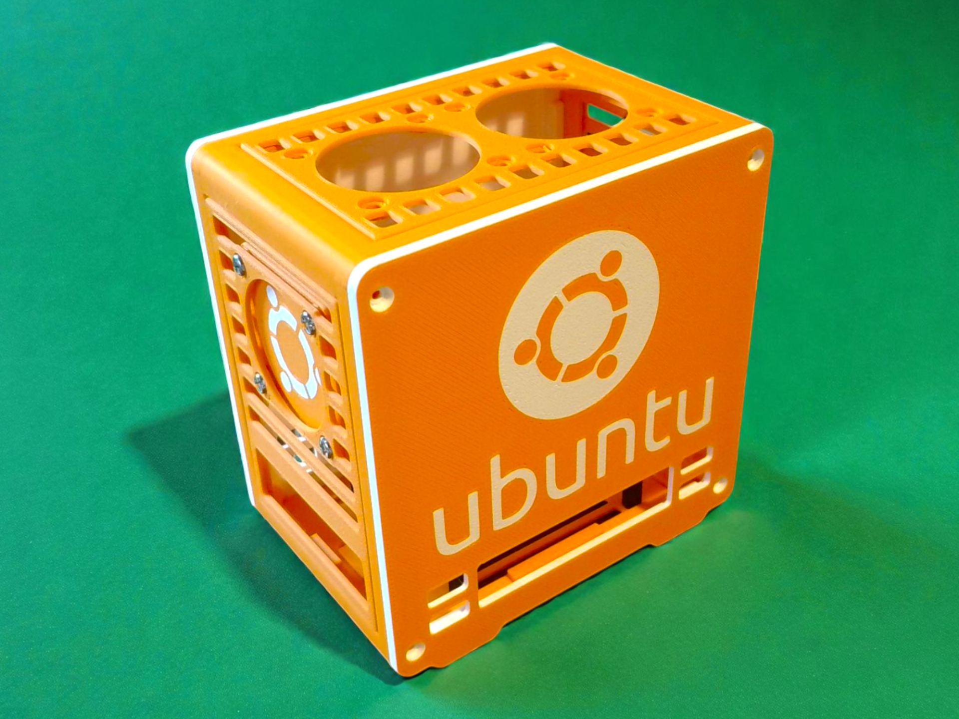 Ubuntu Themed Raspberry Pi Desktop Case