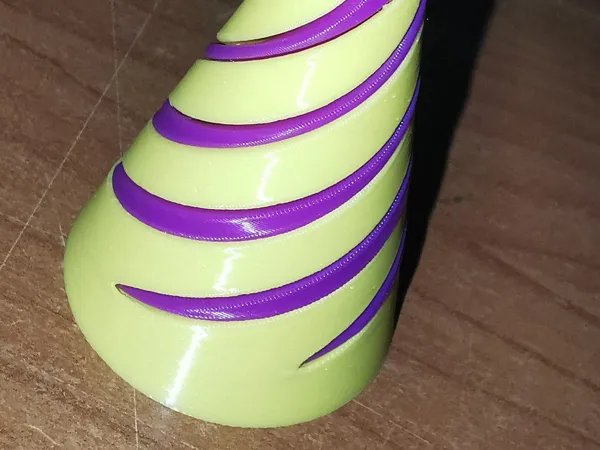 Cône fidget en spirale