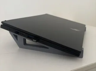 Minimalist Laptop Stand - (Optimized for 15.6")