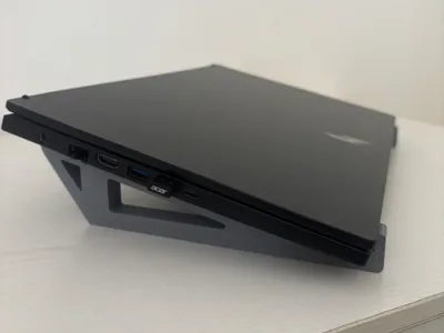 Minimalist Laptop Stand - (Optimized for 15.6")