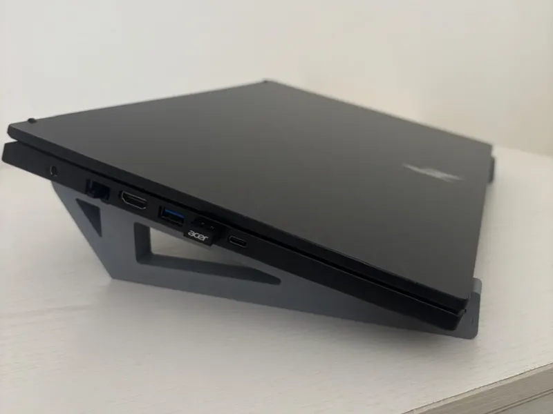 Minimalist Laptop Stand - (Optimized for 15.6")
