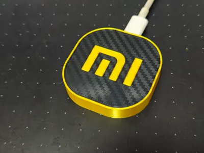 Xiaomi SU7 Golden Emblem Wireless Charger