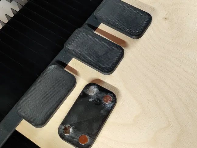 Simple magnetic clamp
