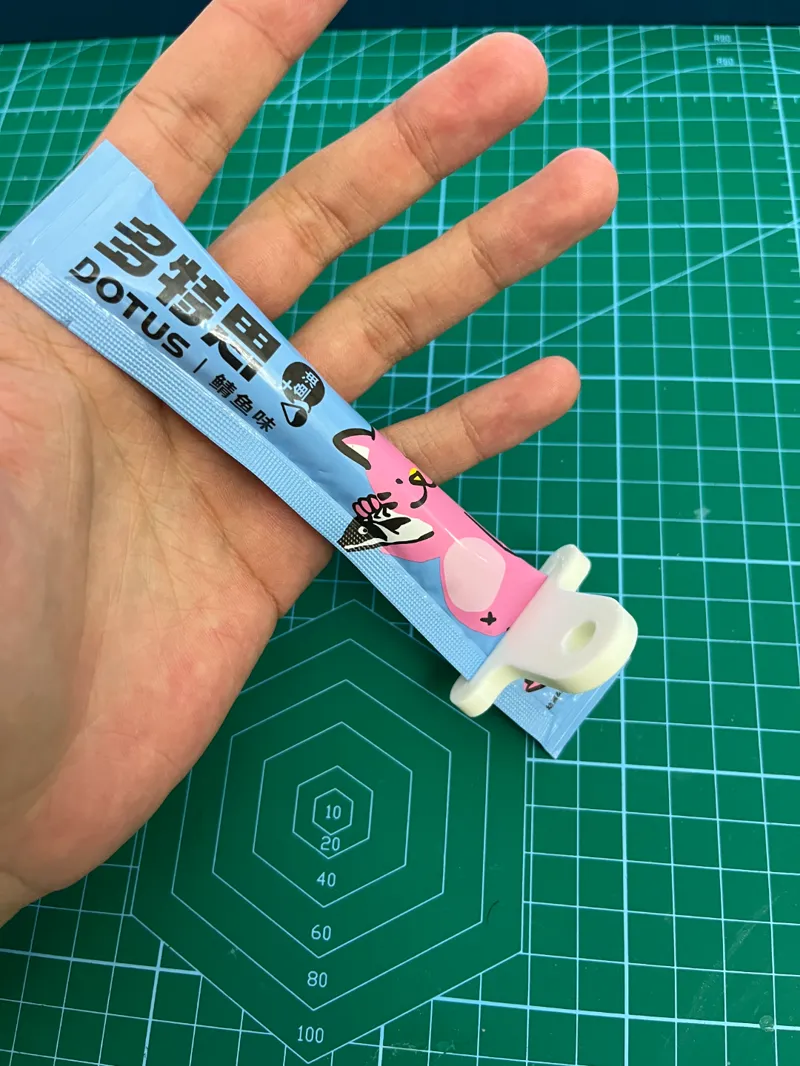 猫条挤出器 cat strip extruder