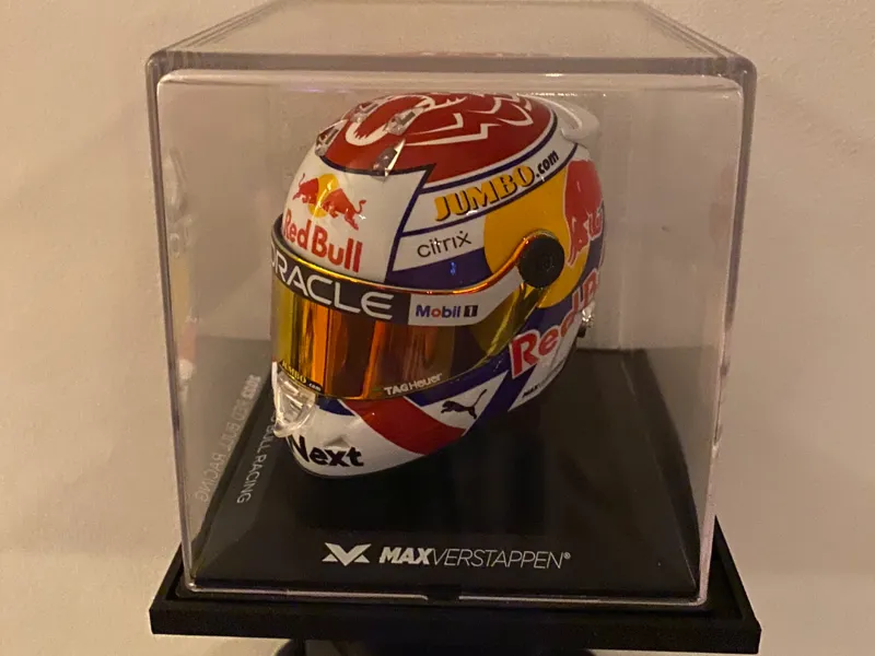 Scale helmet wall mount 1:4 Verstappen or others