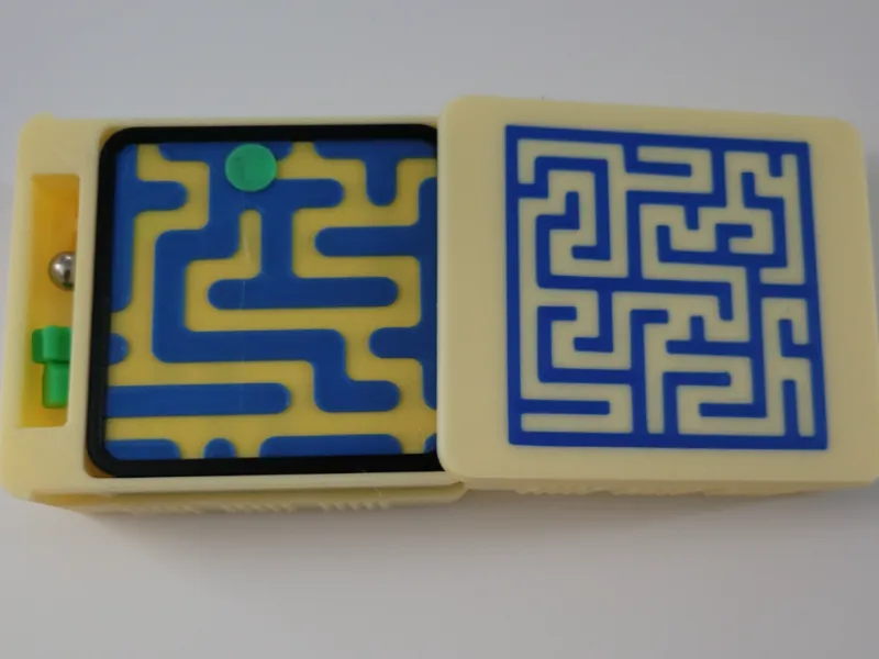 Boîte de rangement pour The 3D Maze Cube game