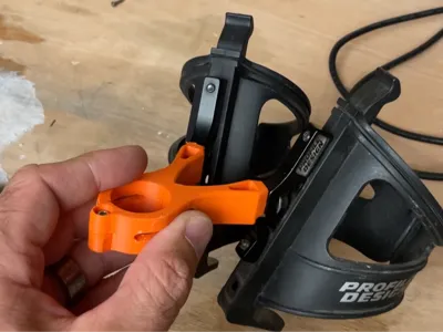 Steat post bottle holder road bike and triathlon.