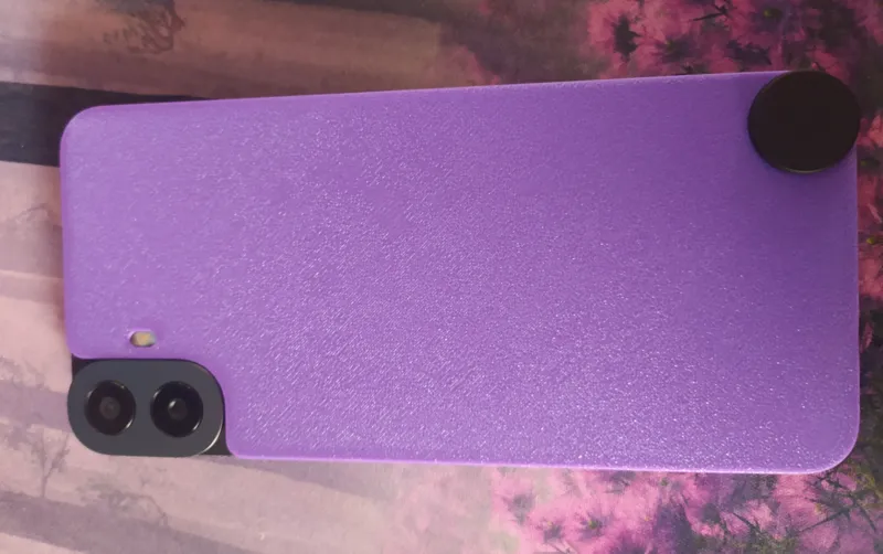 Screwless cover for CMF no support needed