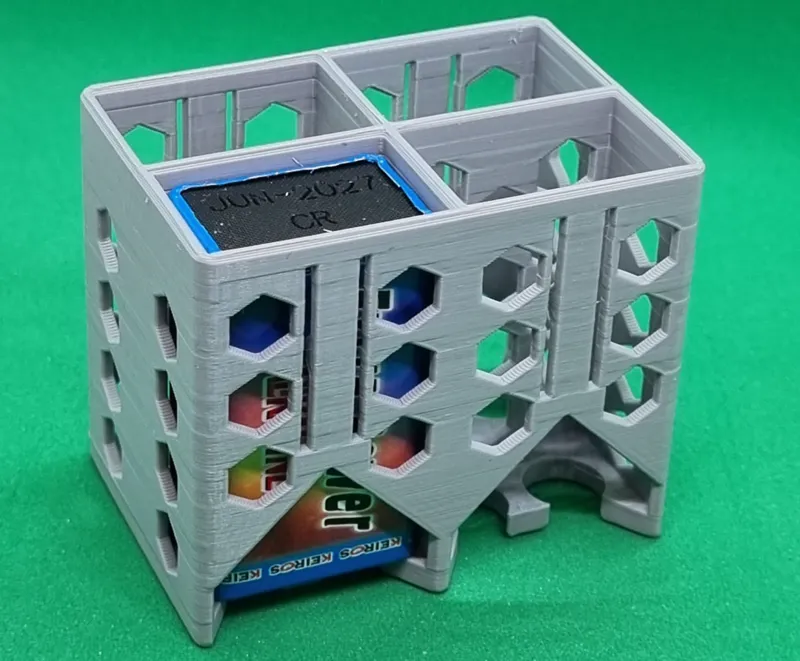 9 V batteries holder