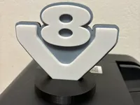 Logo Scania V8 sur socle — photo 1
