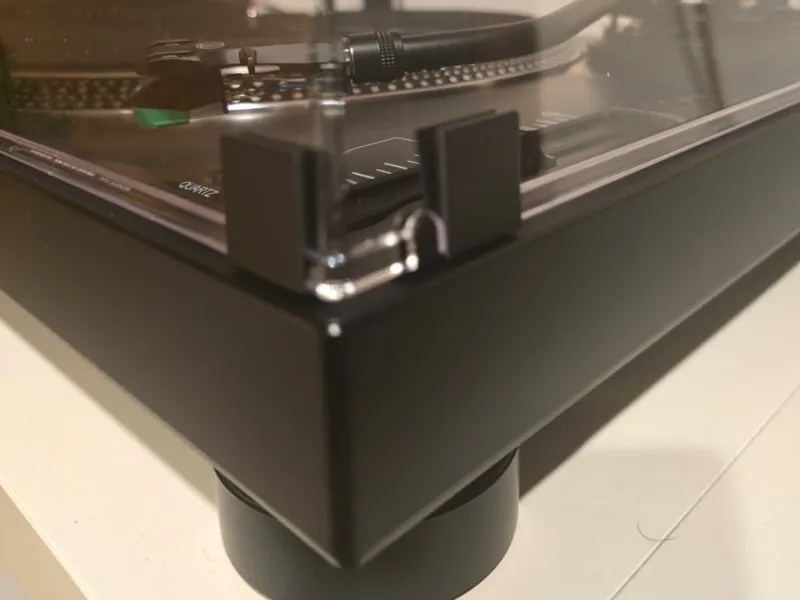 AudioTechnica LP120 Anti-fingerprint handling tabs