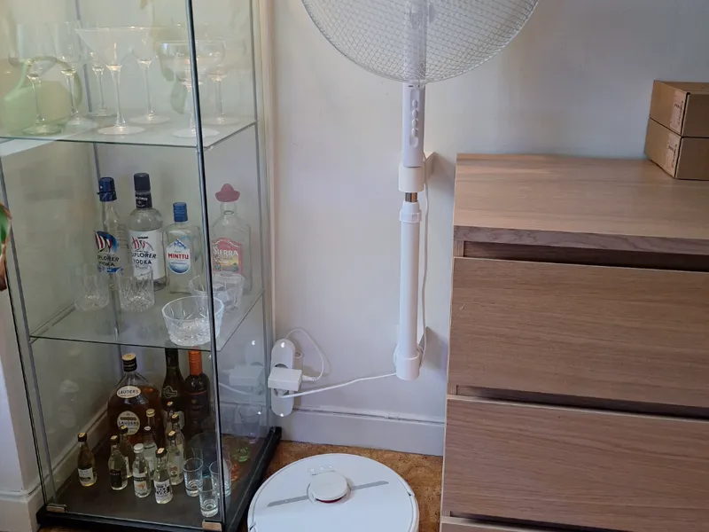 Floor fan wall mounted