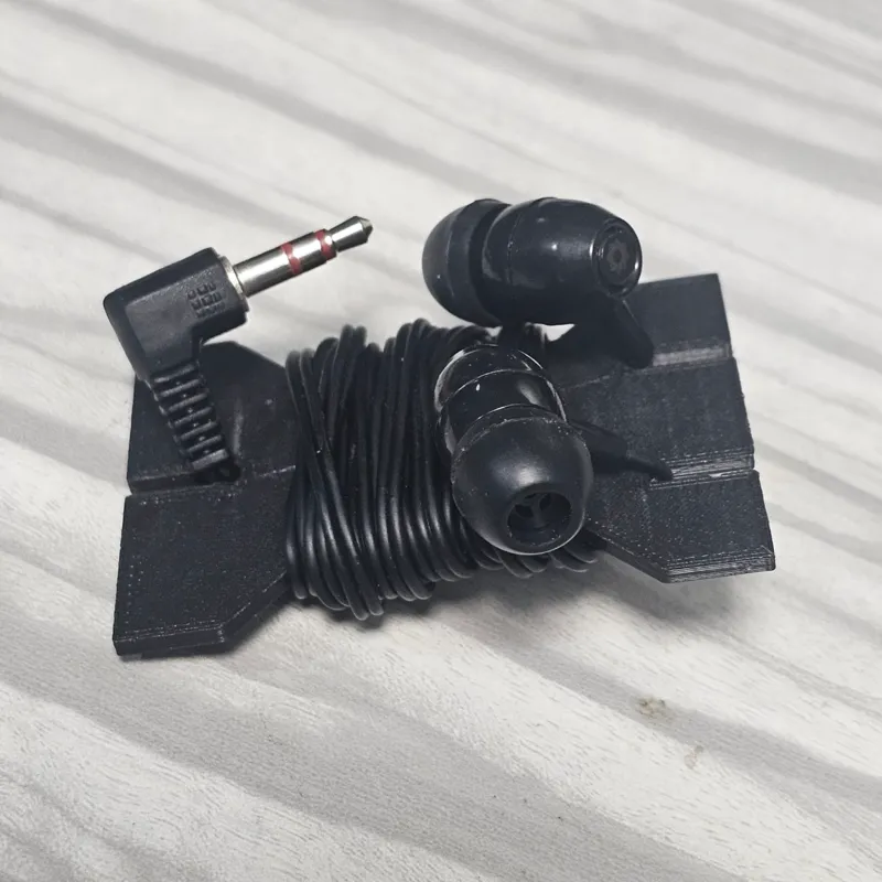 Wired earphones holder with customisable text
