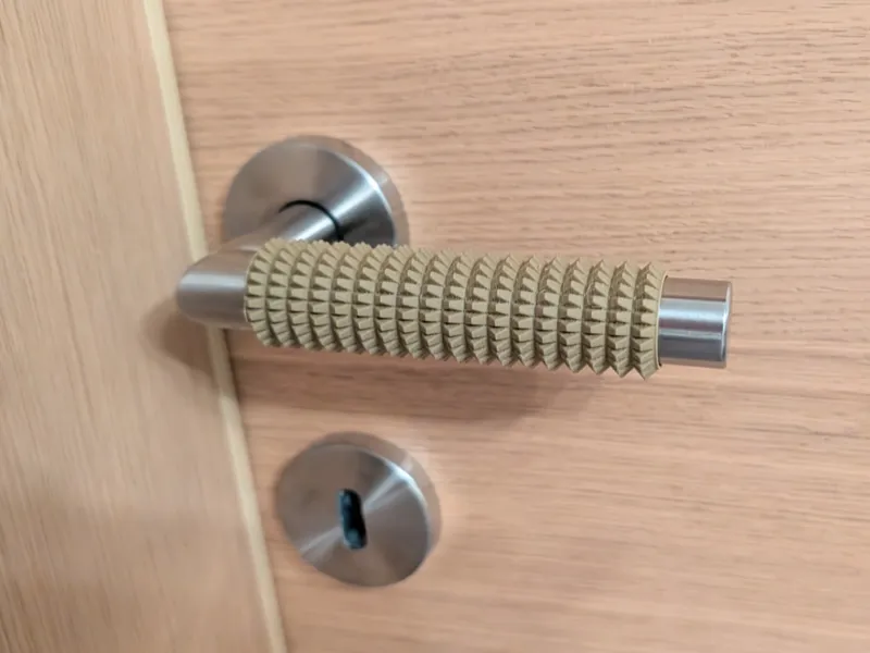 Cat-Proof Spinning Door Handle Cover